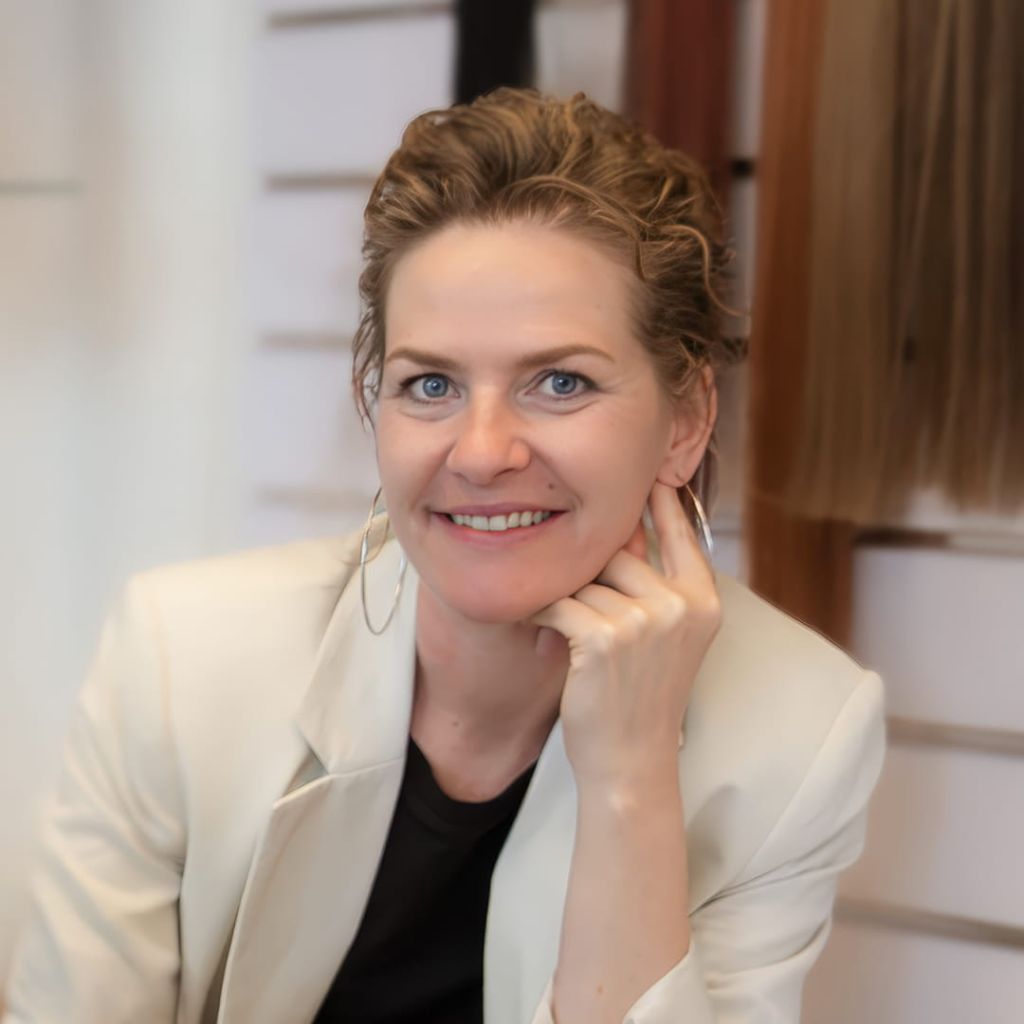 Yvonne, Geschäftsführerin, Organisation unsere Allrounderin